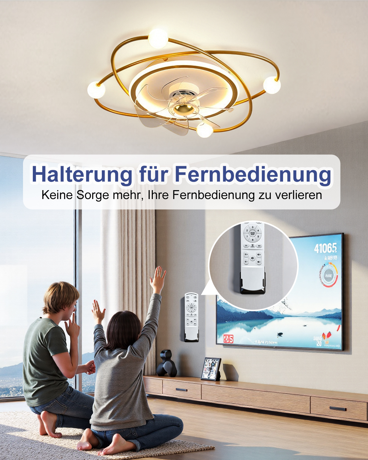 Zwei Personen sitzen auf einem Teppich vor einem Fernseher unter einer modernen Deckenleuchte mit Ventilator.