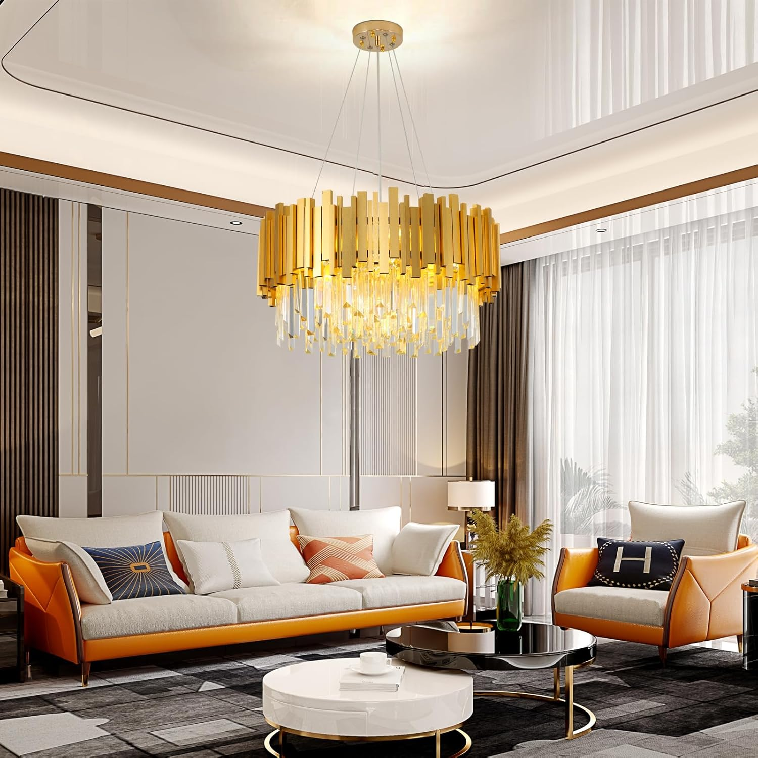 Moderne, elegante Wohnzimmereinrichtung mit orange-weißen Sofas, goldener Lampe und runden Tischen.