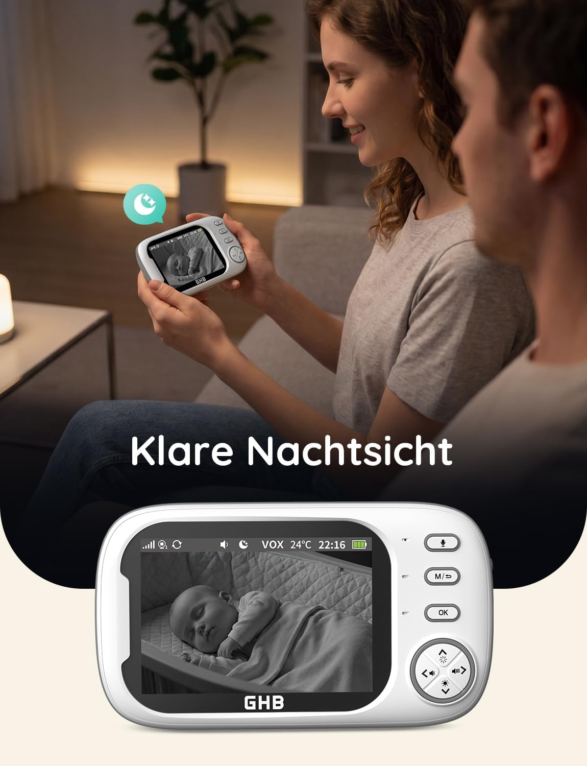 Eltern schauen nachts auf einen Babyfon-Bildschirm, auf dem ein schlafendes Baby zu sehen ist.