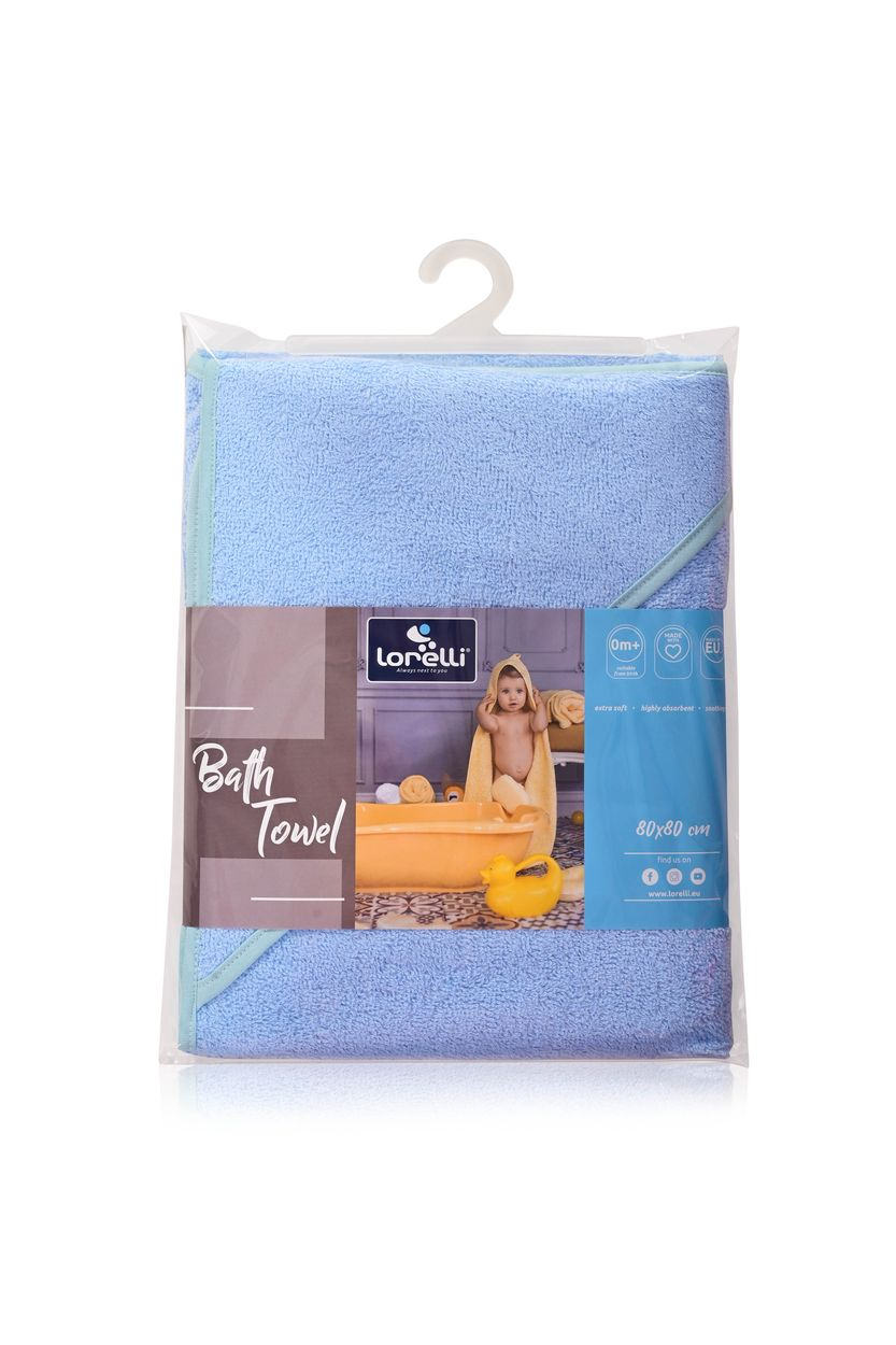 Verpacktes blaues Baby-Badetuch mit weißem Bügel und Produktetikett mit Baby und gelber Wanne.