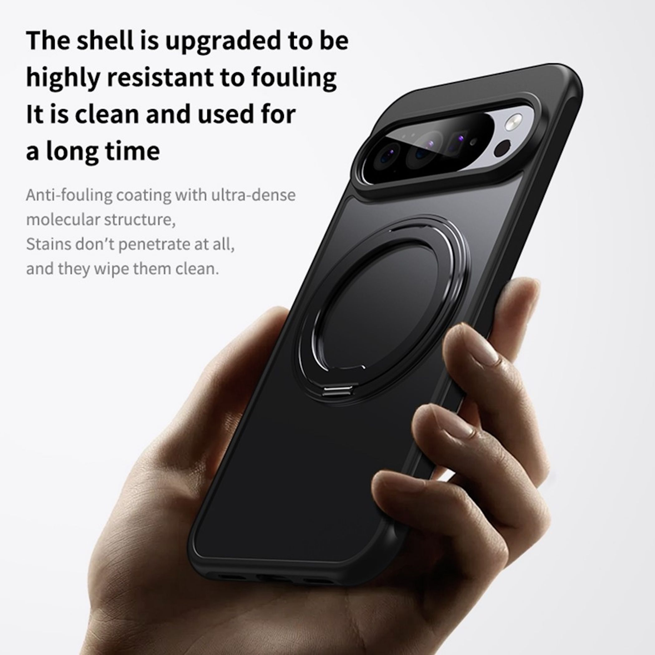 Eine Hand hält eine schwarze Smartphone-Hülle mit einem runden magnetischen Ring auf der Rückseite.