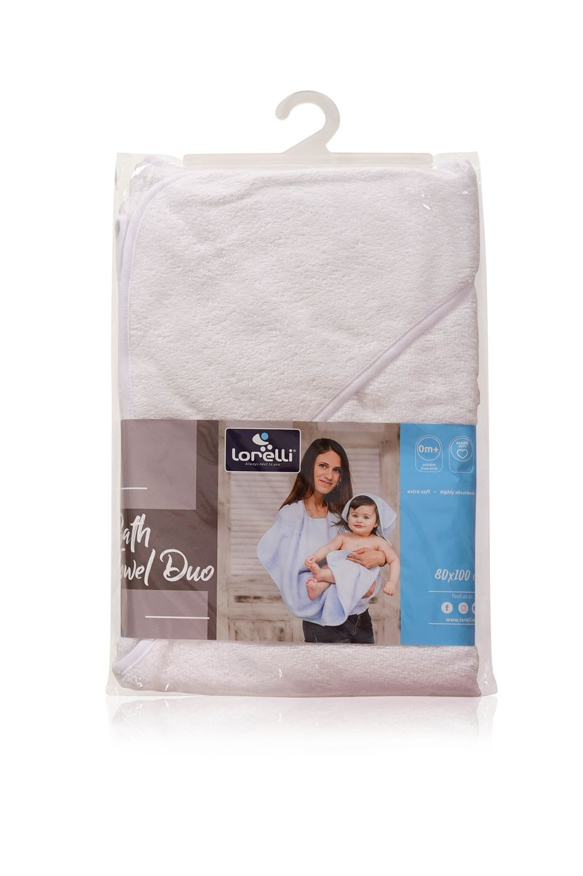 Verpacktes weißes Lorelli Badetuch für Babys mit einem Bild von Mutter und Kind auf dem Etikett.
