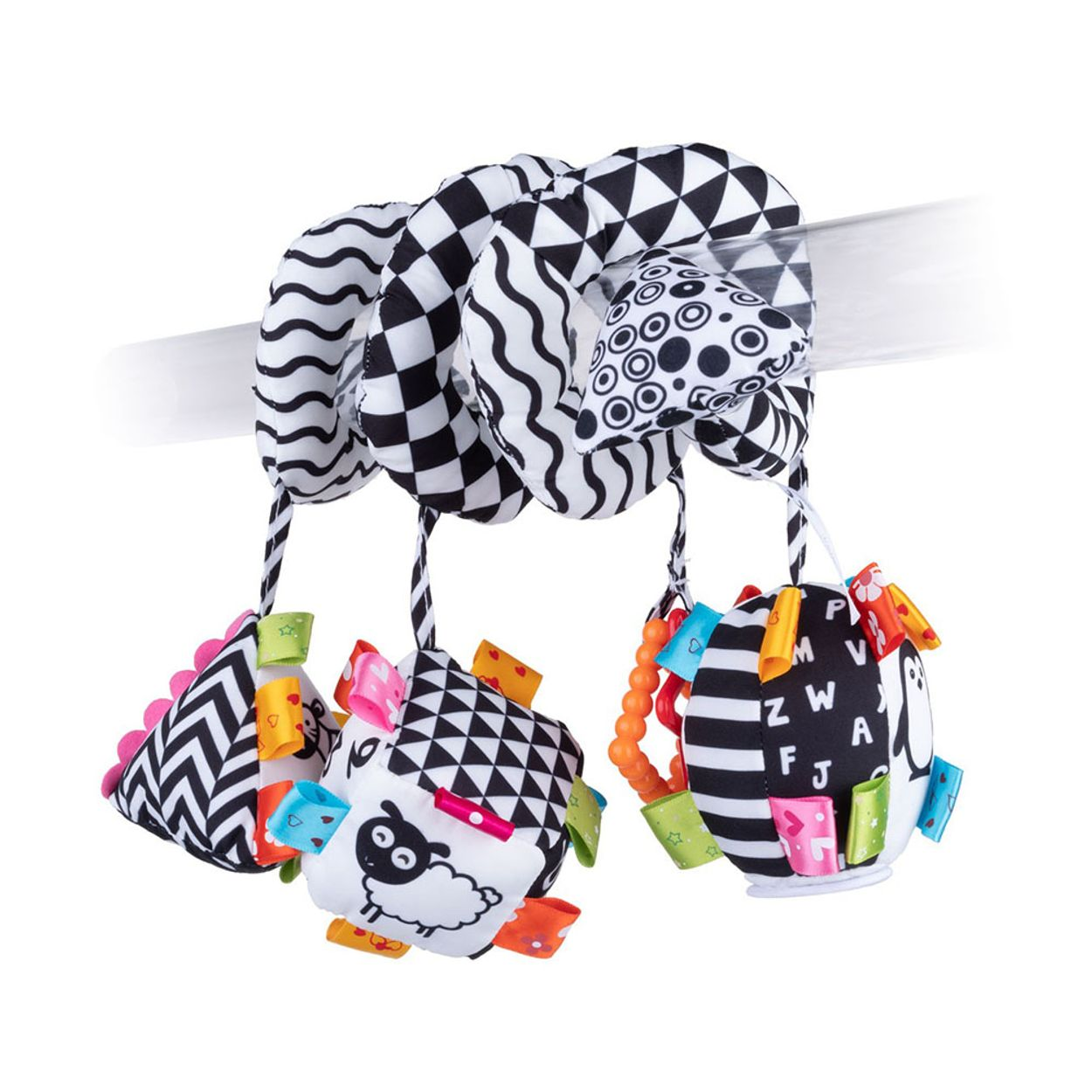 Eine schwarz-weiße Babyspielzeug-Spirale mit hängenden Spielzeugen wie Schaf-Würfel und Buchstabenball.