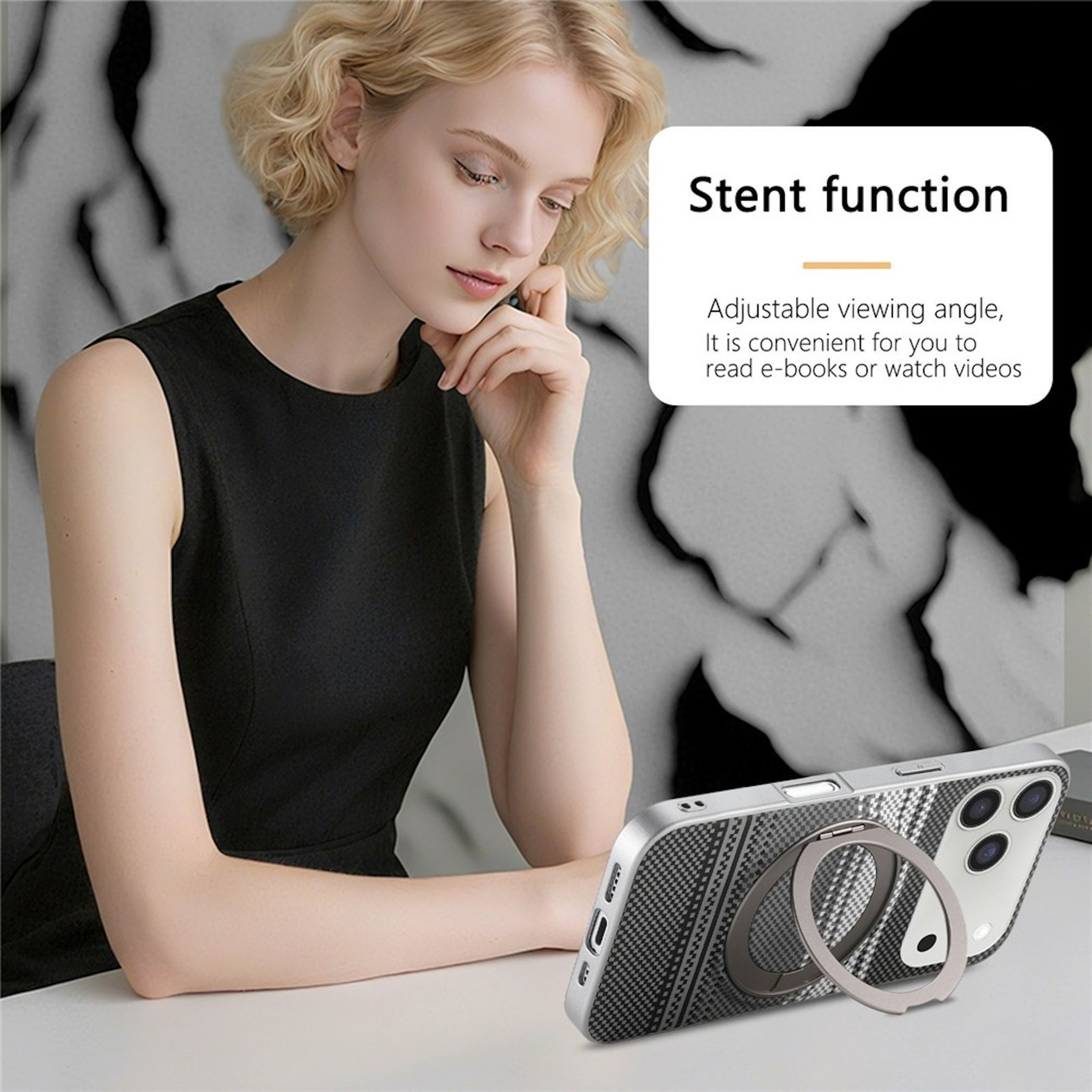 Eine blonde Frau sitzt neben einem Handy mit Ringständer.