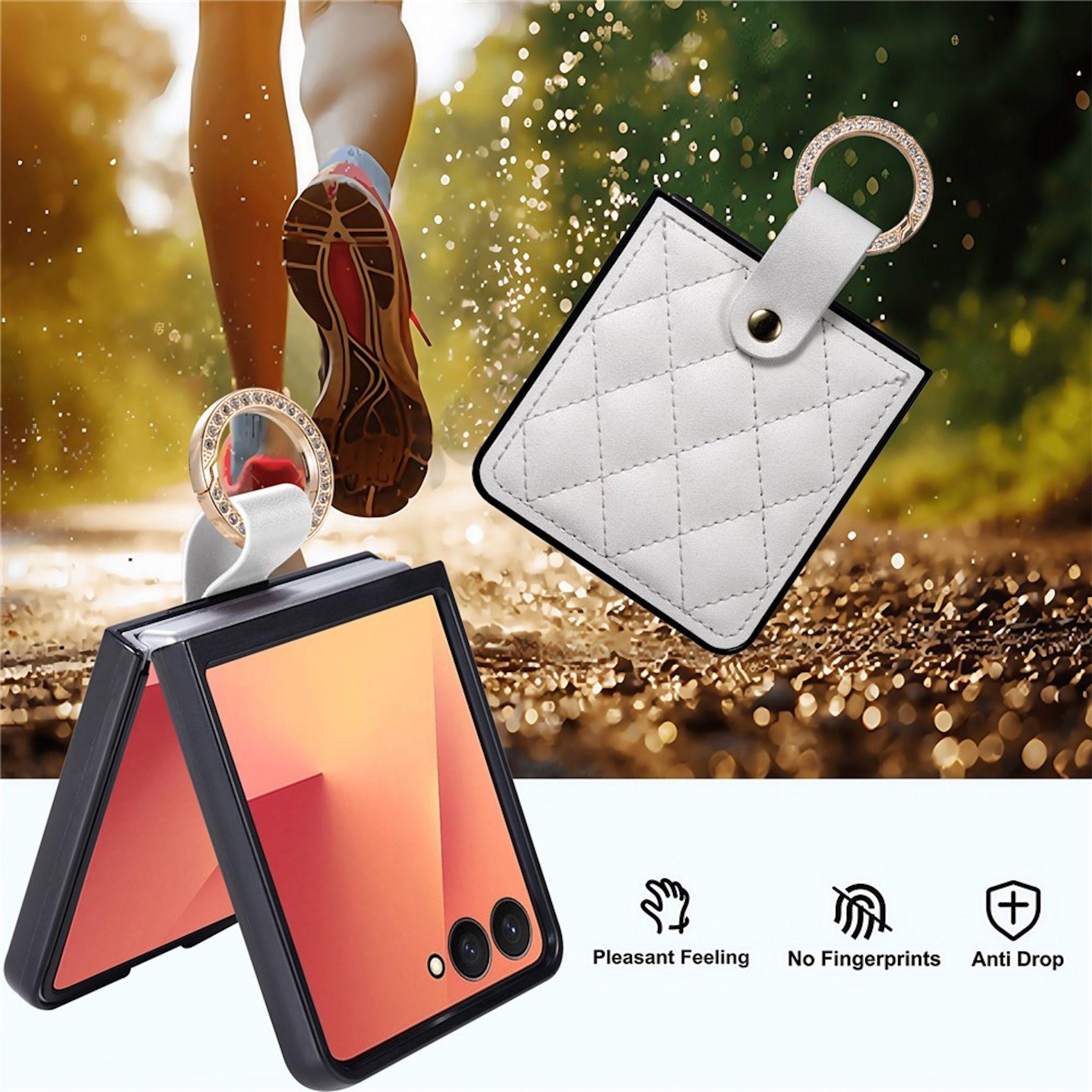 Ein faltbares Smartphone mit weißer, gesteppter Schlüsselanhänger-Hülle vor verschwommenem Lauf-Hintergrund.