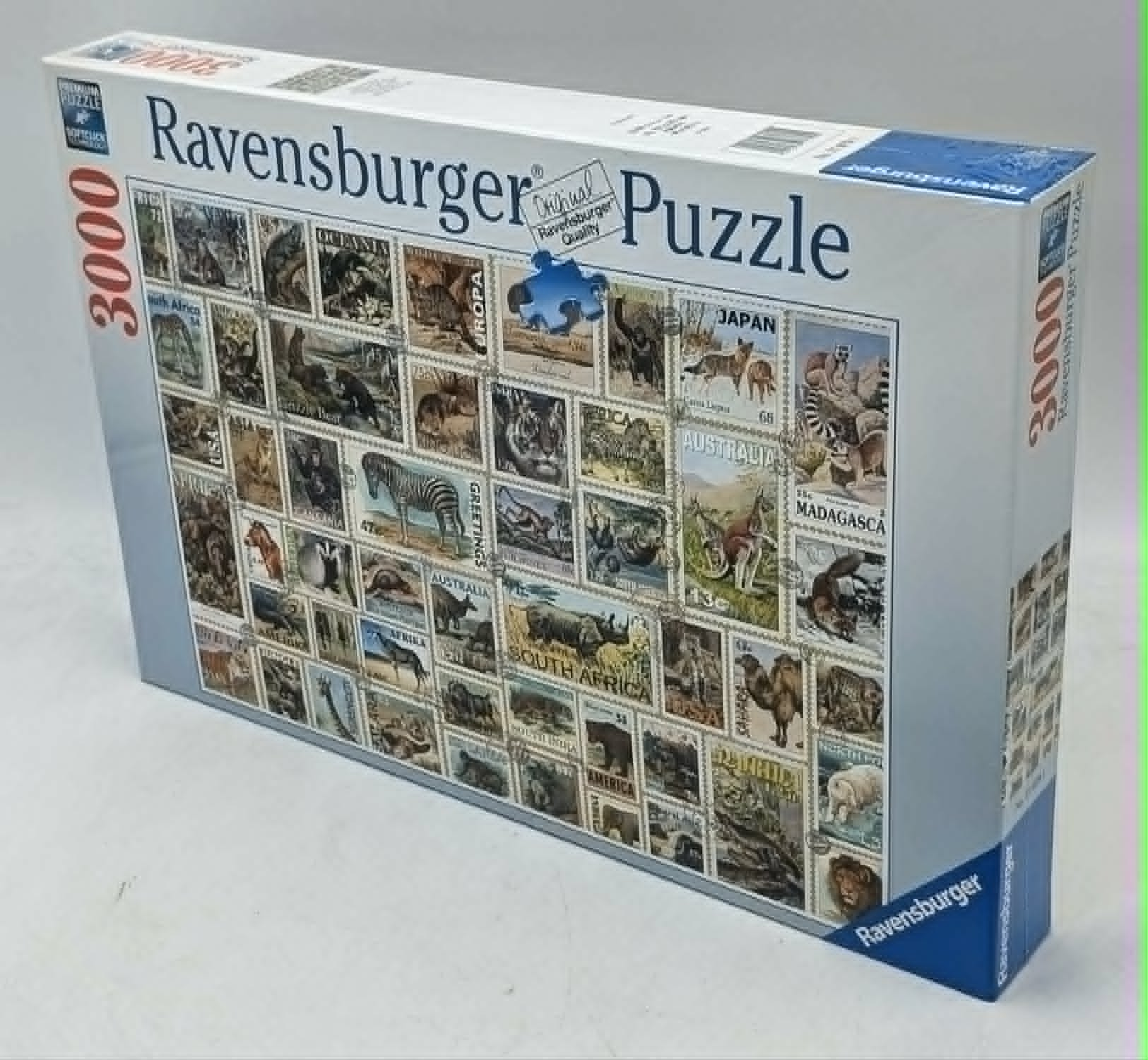 Eine Ravensburger Puzzle-Schachtel mit 3000 Teilen zeigt eine Collage aus Briefmarken mit Tieren der Welt.