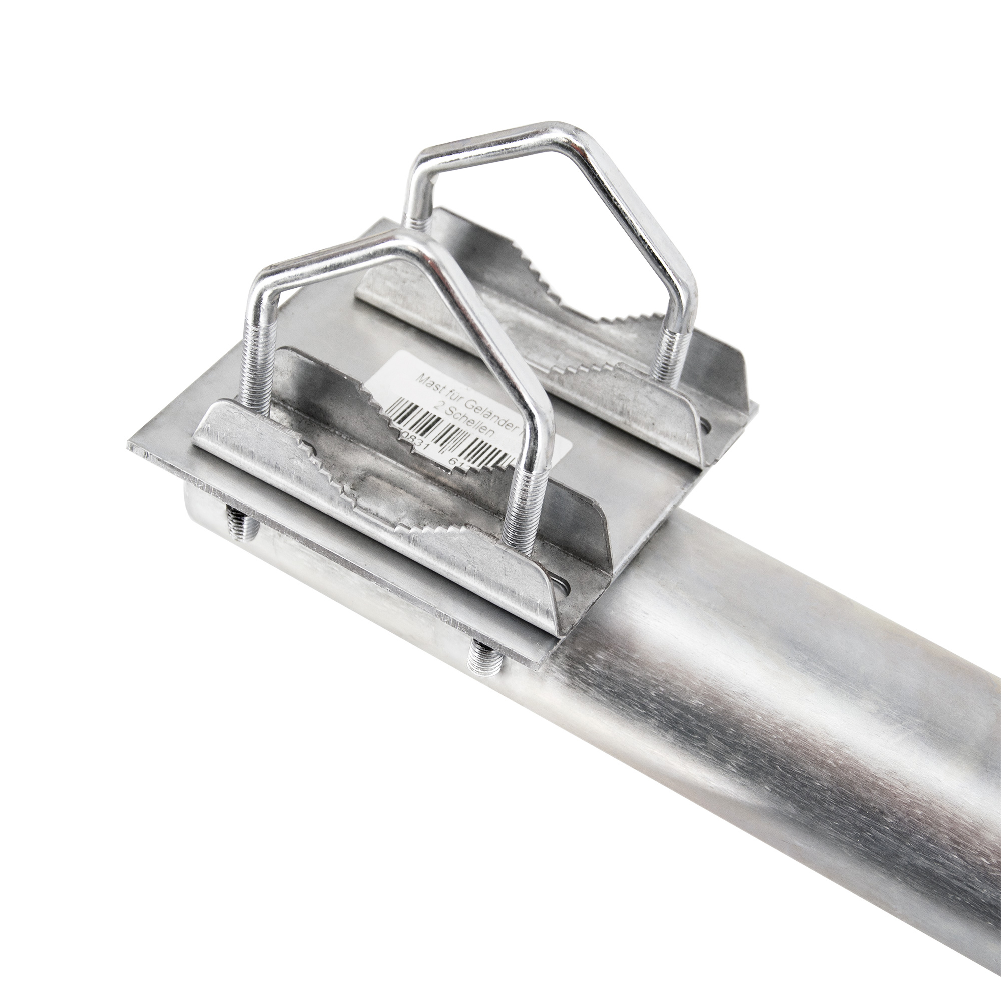 Metallmast mit zwei U-förmigen Schraubschellen auf weißem Hintergrund.