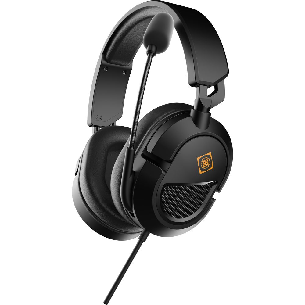 Schwarze Gaming-Kopfhörer mit Mikrofon und einem orangefarbenen Logo auf den Ohrmuscheln.