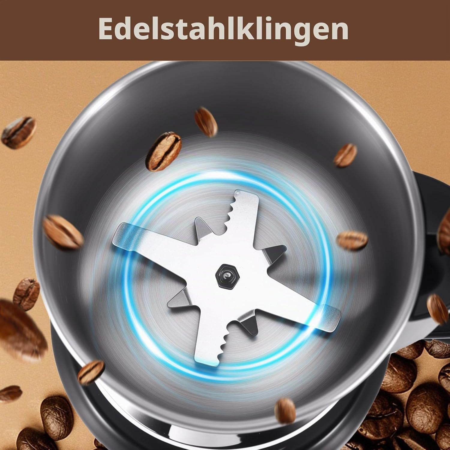Edelstahlklingen in einer Kaffeemühle mit wirbelnden Kaffeebohnen.
