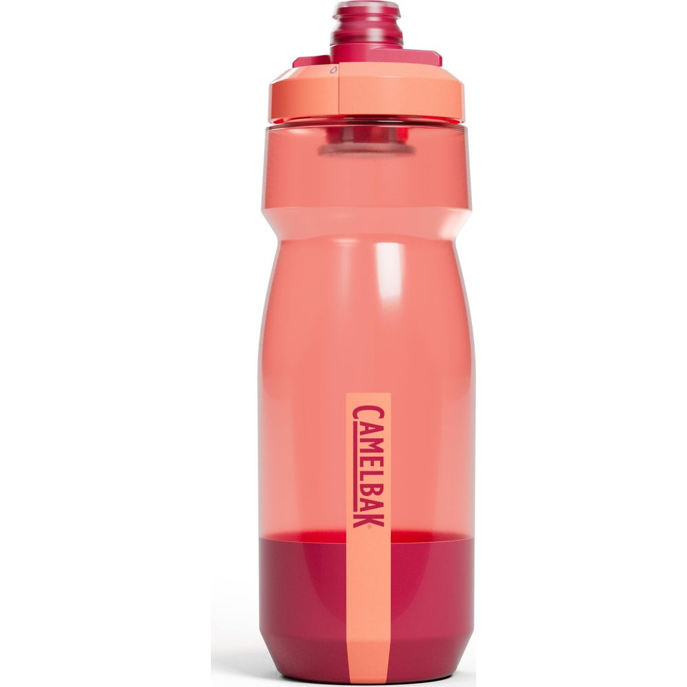 Eine rosa CamelBak-Trinkflasche mit orangem Deckel und vertikalem Branding vor weißem Hintergrund.