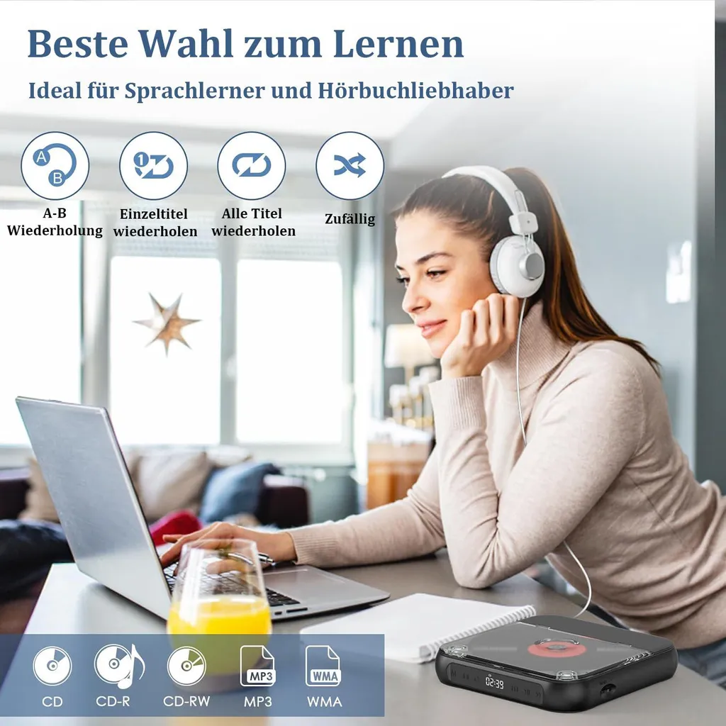 Frau mit weißen Kopfhörern arbeitet am Laptop, neben einem CD-Player und Orangensaft.