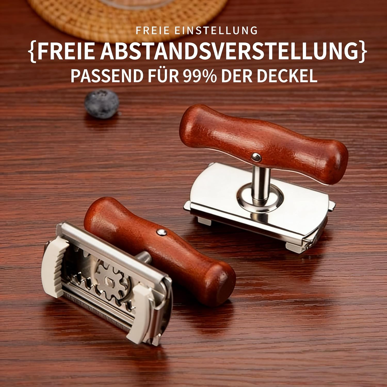 Zwei verstellbare Edelstahl-Glasöffner mit Holzgriffen auf einem Holztisch.