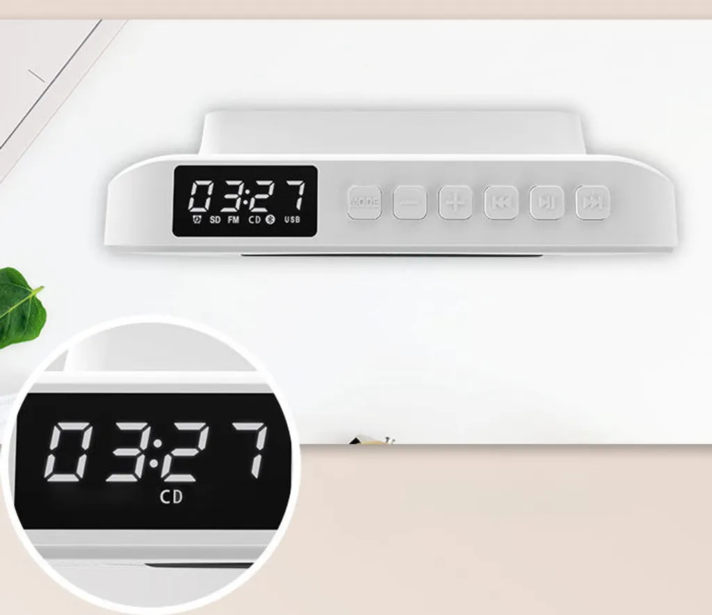 Eine weiße Digitaluhr mit Display, das 03:27 anzeigt, Steuertasten und einer vergrößerten Ansicht.