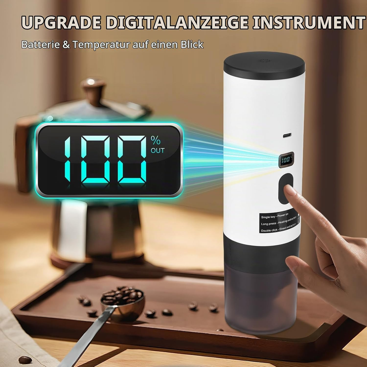 Eine Hand bedient ein weiß-schwarzes Gerät mit Digitalanzeige auf einem Holztisch.