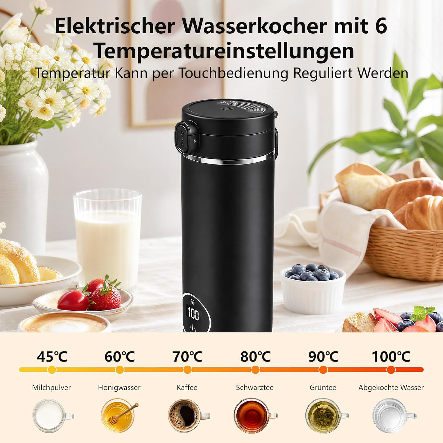 Schwarzer elektrischer Wasserkocher mit Temperaturregelung auf einem gedeckten Tisch mit Lebensmitteln.