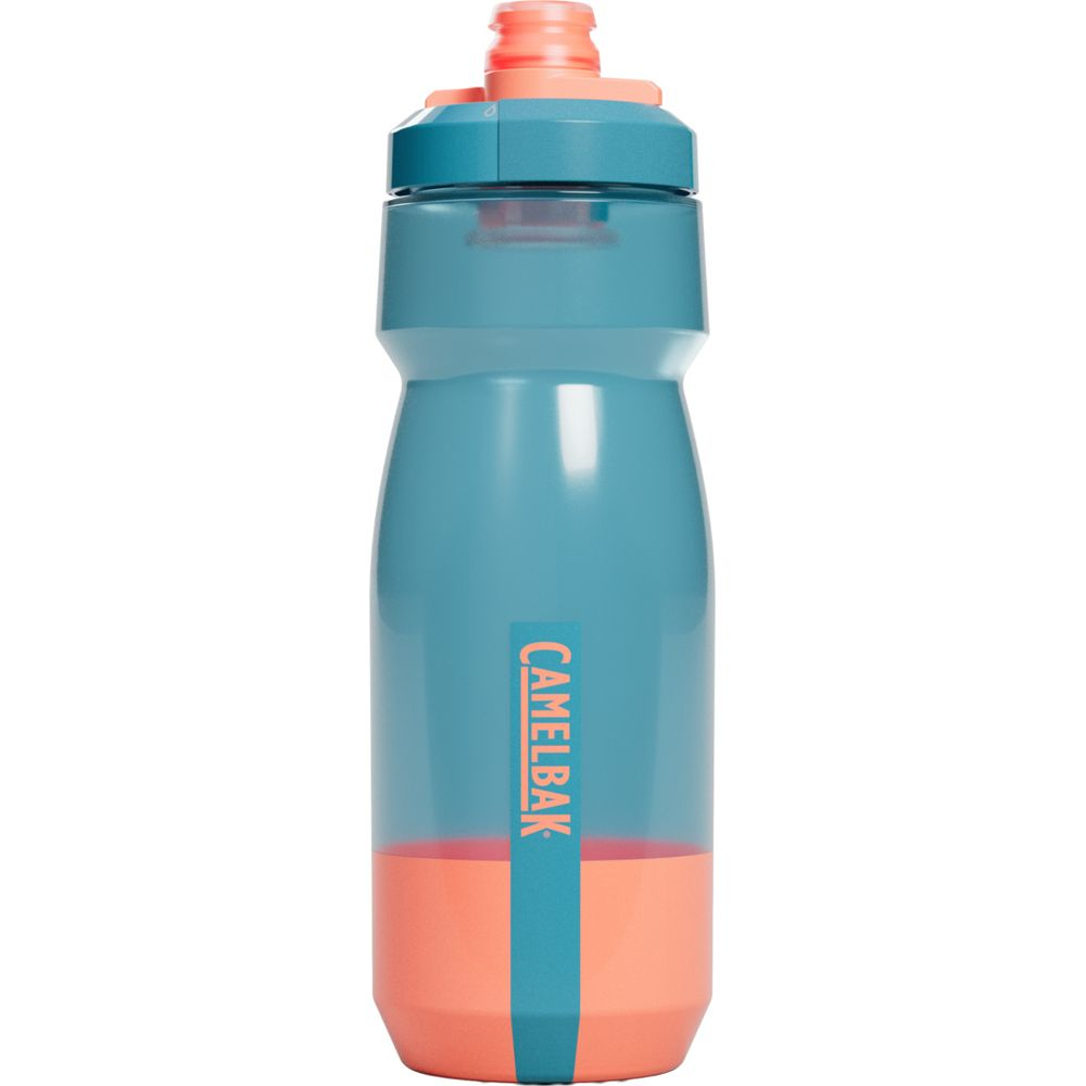 Eine türkisfarbene CamelBak-Trinkflasche mit einem pinken Deckel und pinkem unteren Bereich.