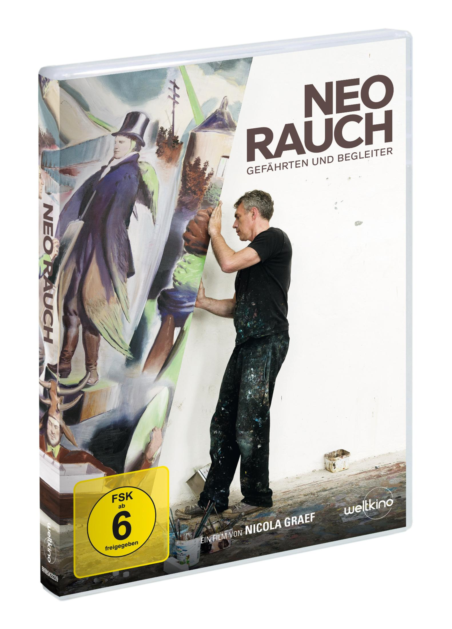 Ein Mann rollt ein großes Neo-Rauch-Kunstwerk an einer Wand aus.