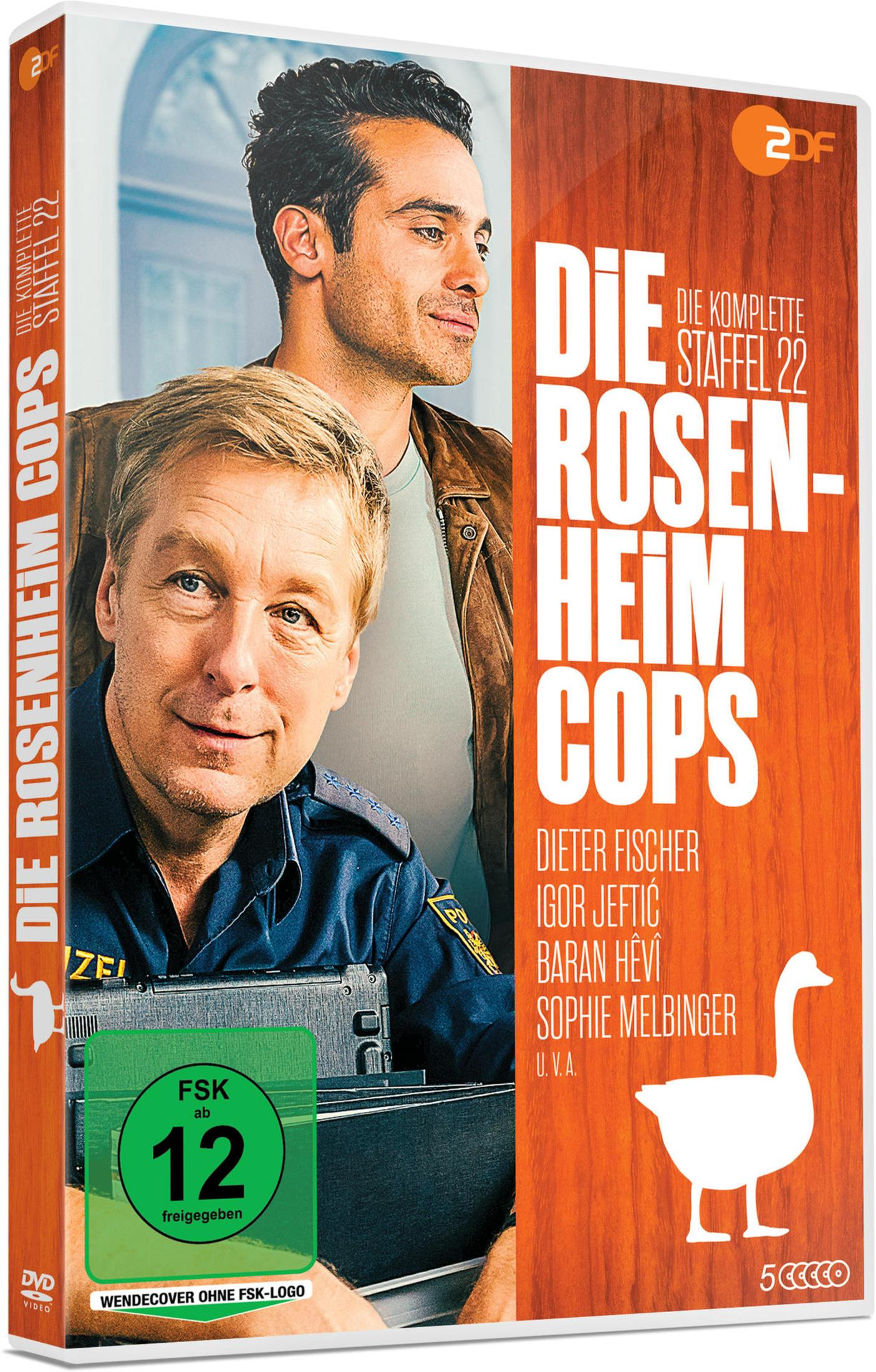DVD-Cover von Die Rosenheim-Cops, Staffel 22, mit zwei Männern und einer weißen Gans auf Holzhintergrund.