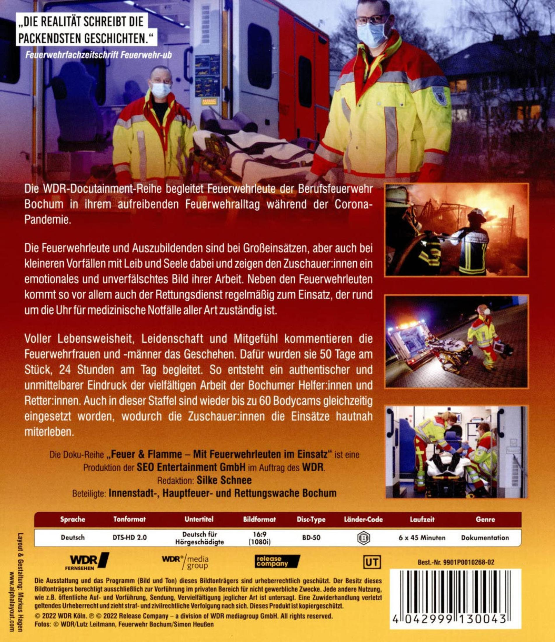 Cover einer Dokumentation mit Feuerwehrleuten in Schutzkleidung, Text und Inset-Fotos von Einsätzen.