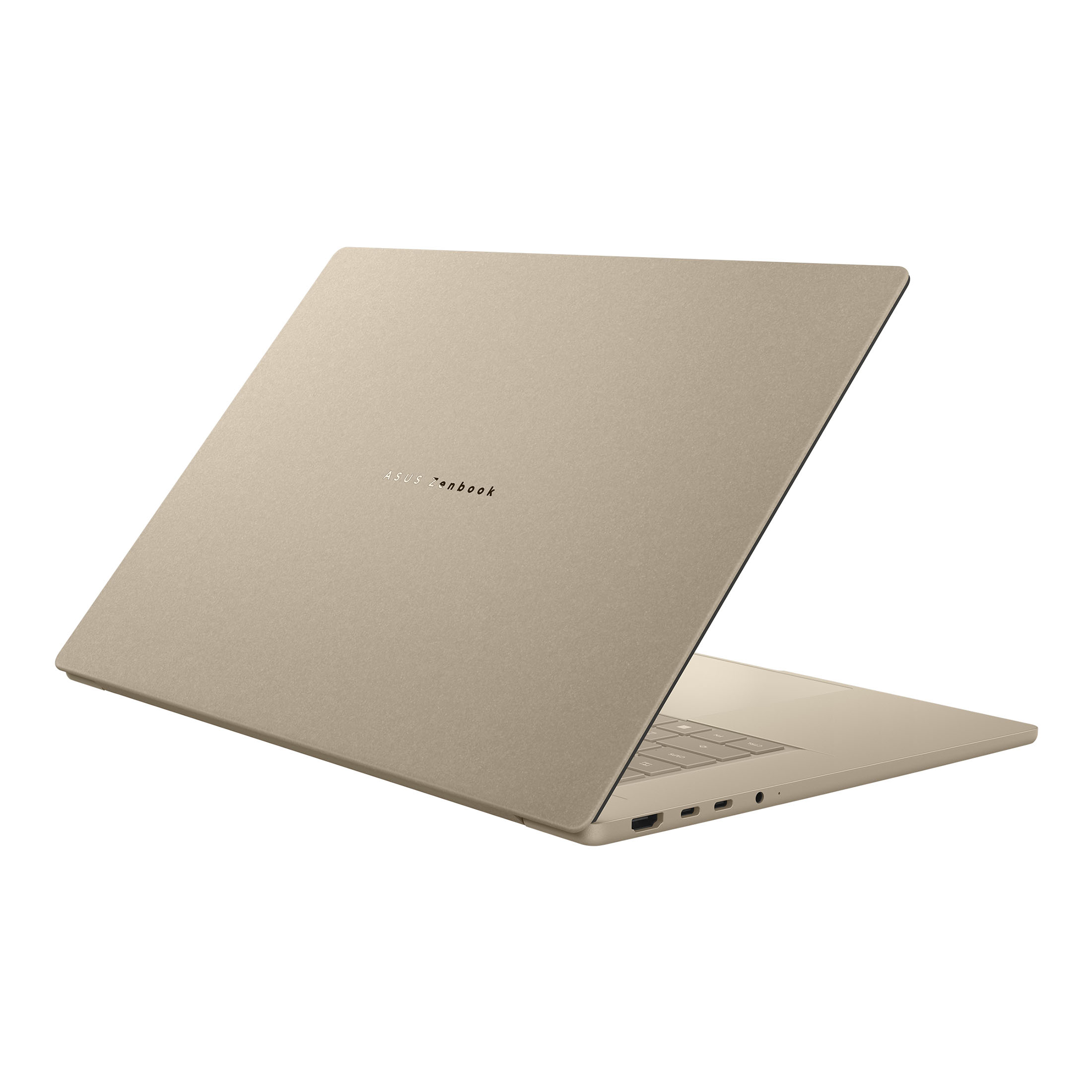 Ein goldener Asus Zenbook Laptop steht offen auf weißem Hintergrund, mit sichtbaren Anschlüssen an der Seite.