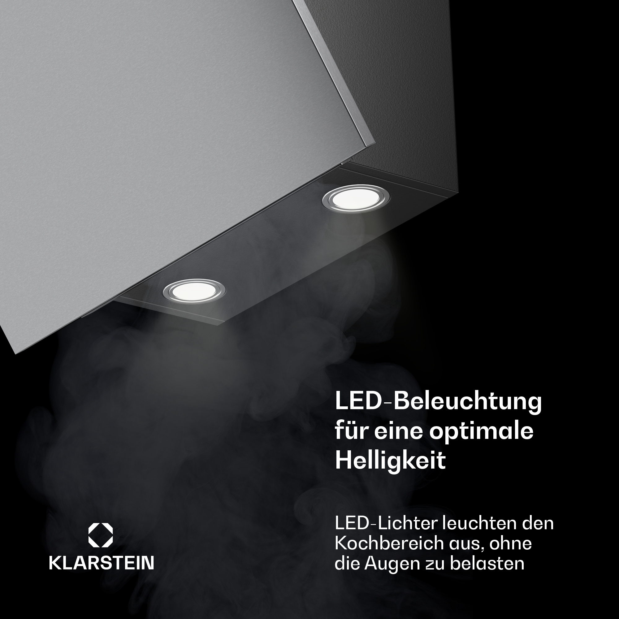 Moderne Klarstein Dunstabzugshaube mit heller LED-Beleuchtung und aufsteigendem Dampf auf schwarzem Hintergrund.