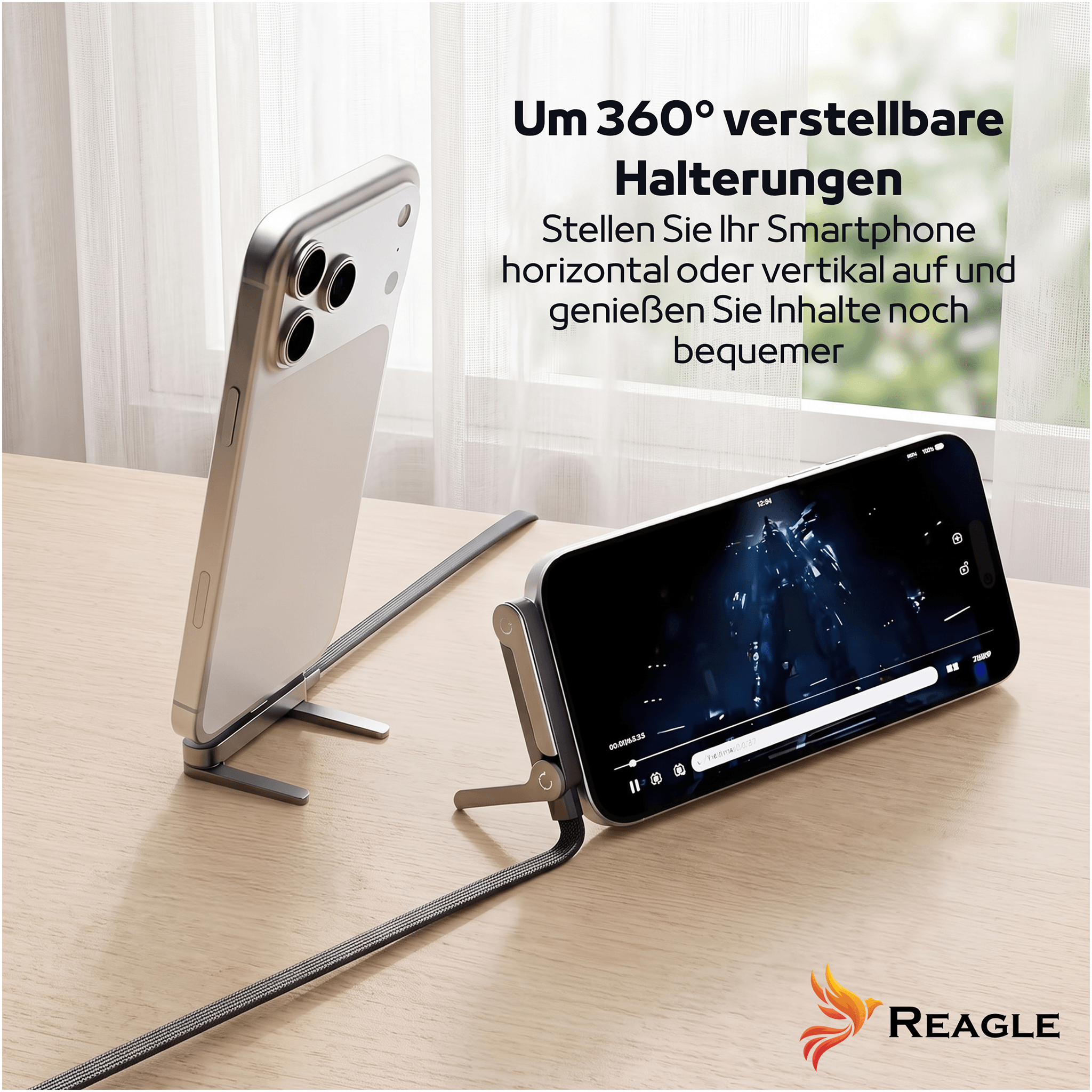 Zwei Smartphones auf verstellbaren grauen Ständern auf einem Holztisch, eines vertikal, eines horizontal.