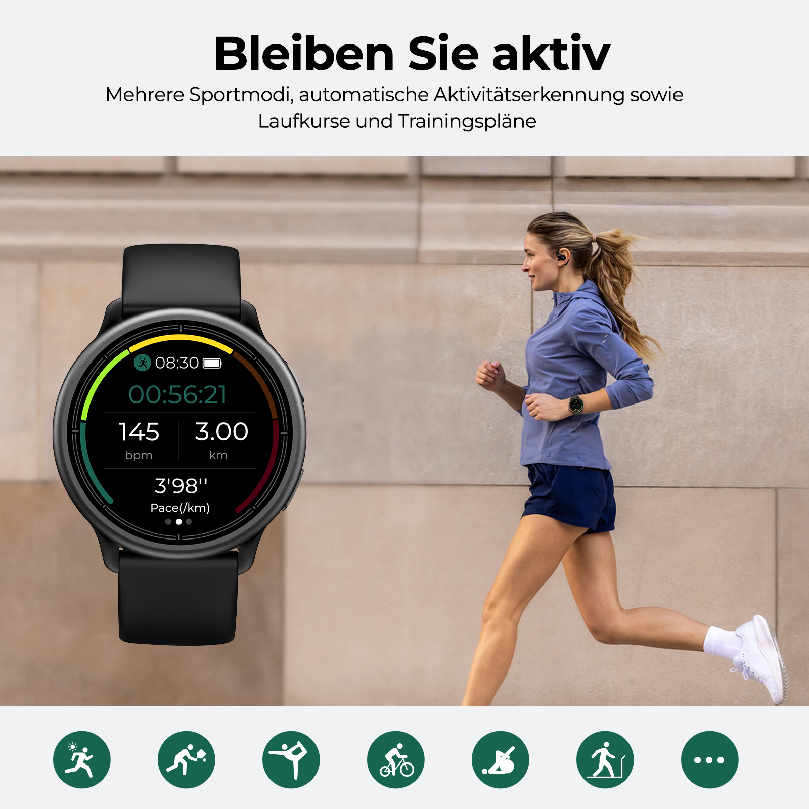 Una deportista corre al aire libre junto a un gran reloj inteligente con datos de entrenamiento.