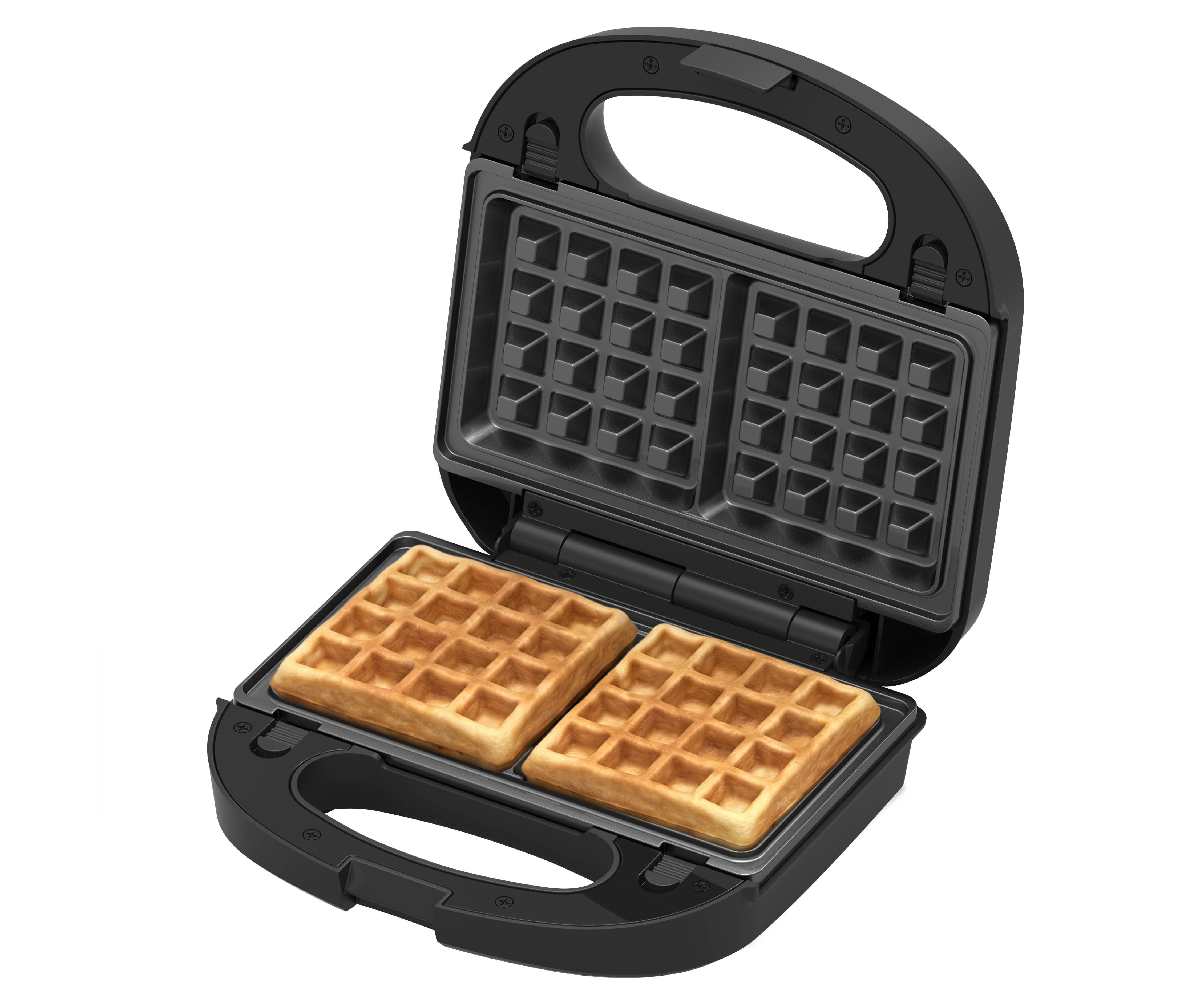 Ein offener, schwarzer Waffeleisen enthält zwei frisch gebackene goldbraune Waffeln.