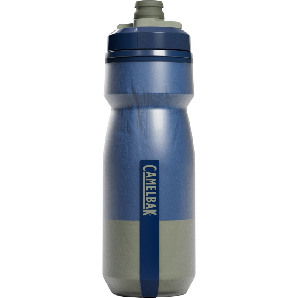 Blaue und graue CamelBak-Trinkflasche auf weißem Hintergrund.