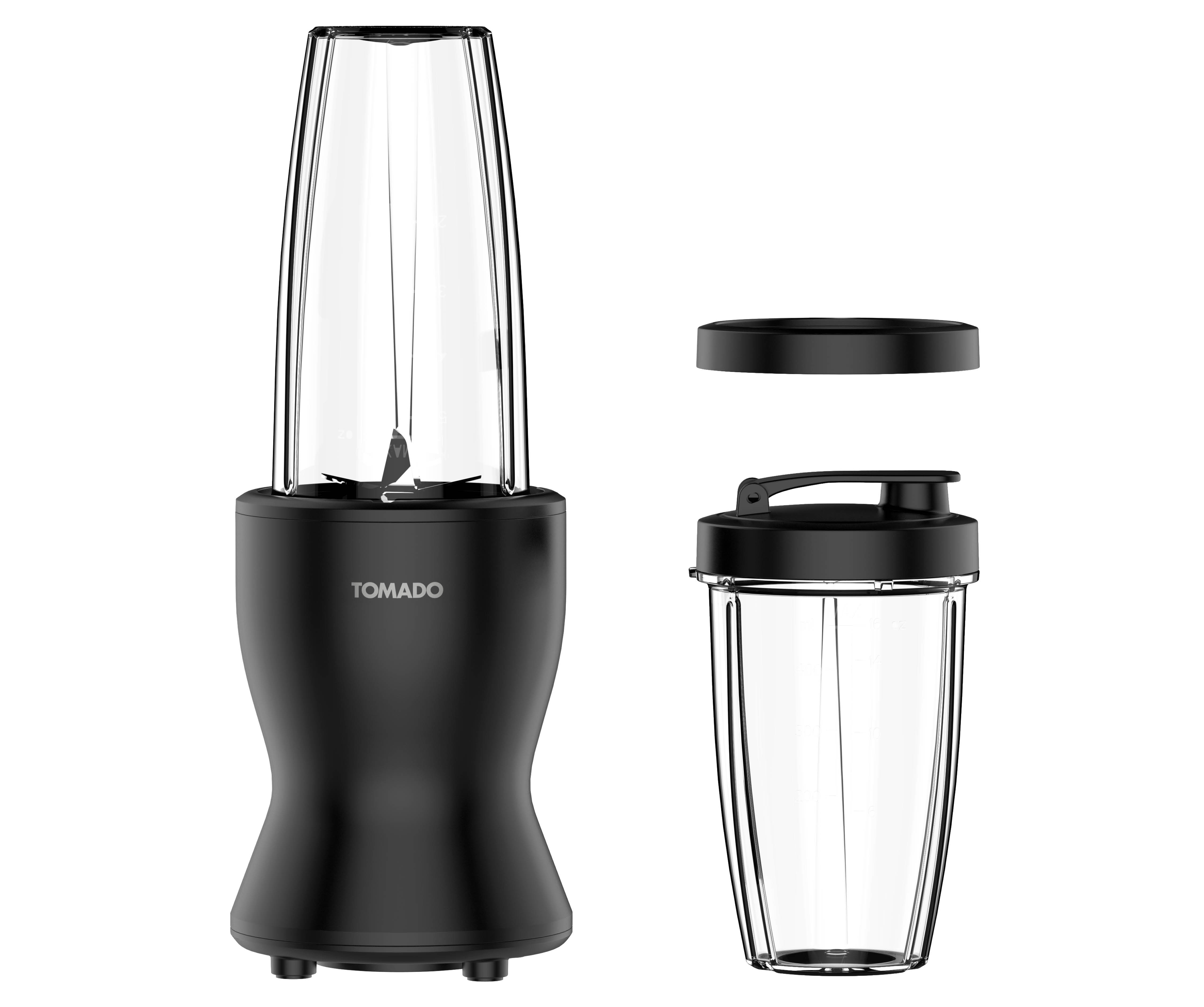 Blender Tomado noir avec un grand gobelet, un petit gobelet supplémentaire et des couvercles sur fond blanc.