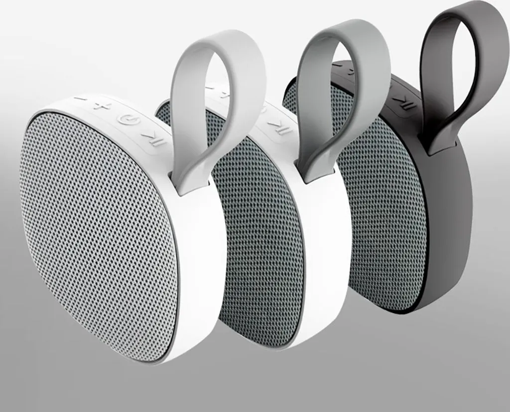 Drei runde tragbare Bluetooth-Lautsprecher in Weiß, Grau und Schwarz mit Gitter und Aufhängeschlaufe.