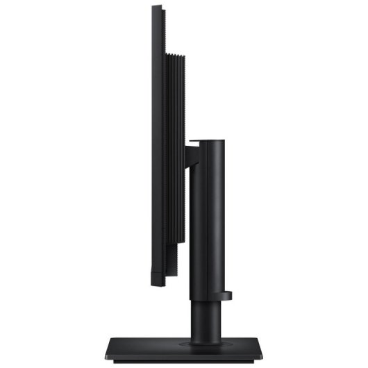 Seitenansicht eines modernen schwarzen Computermonitors auf einem Standfuß vor weißem Hintergrund.