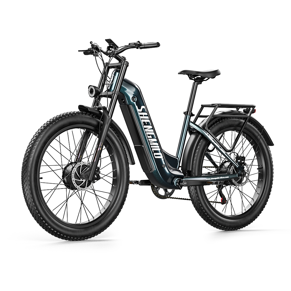 Ein schwarzes Elektro-Fatbike mit Shengmilo-Schriftzug auf dem Rahmen vor schwarzem Hintergrund.