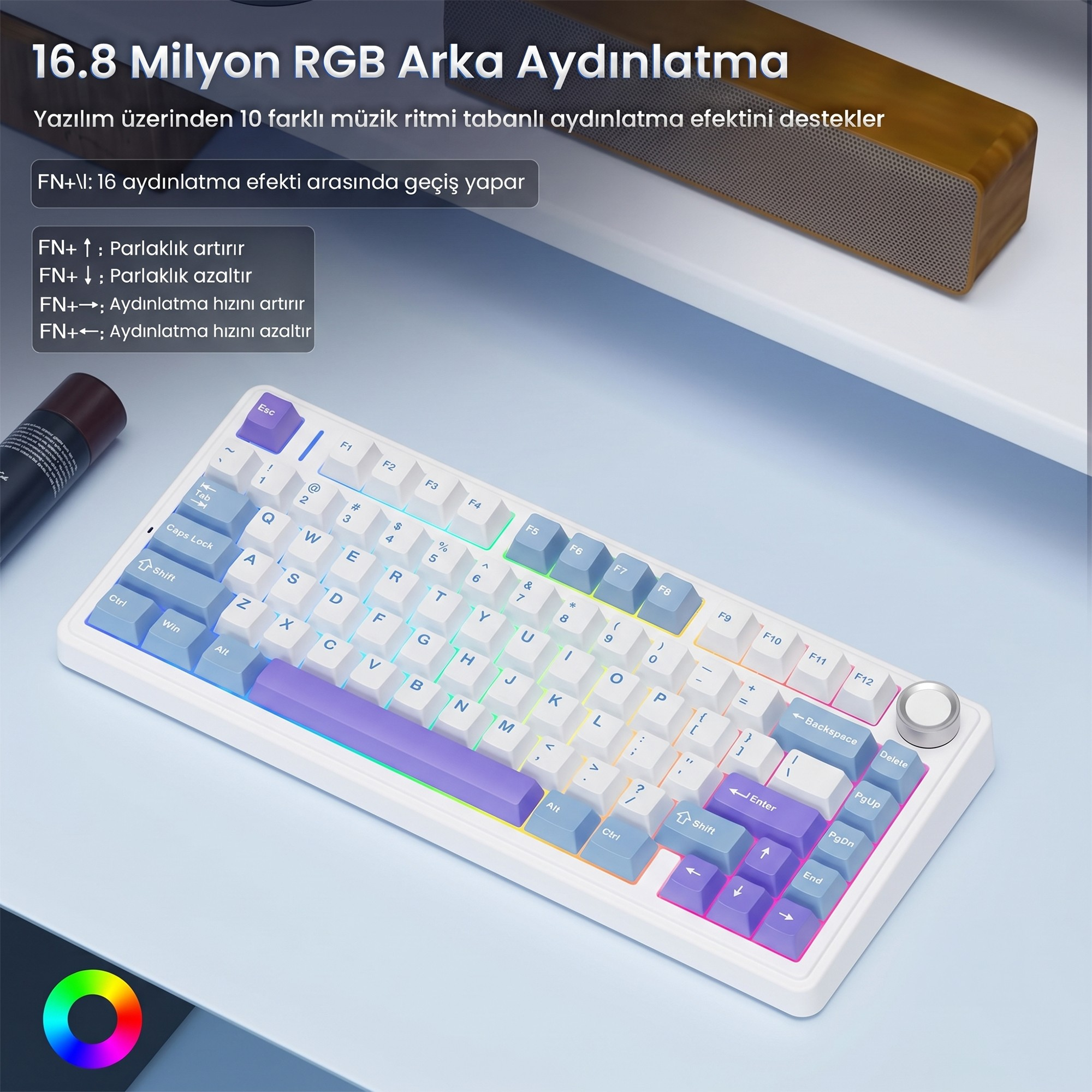 Biało-niebieska klawiatura mechaniczna z podświetleniem RGB i tekstem na ekranie.