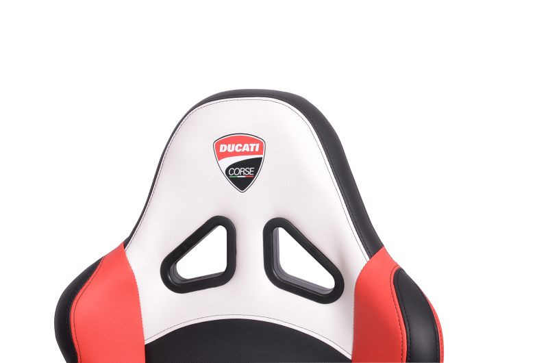 Fotel wyścigowy w kolorze czarnym, białym i czerwonym z logo Ducati Corse.