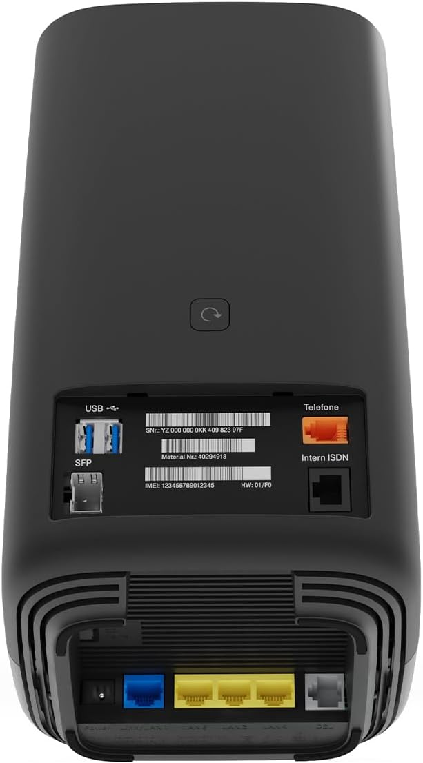 Rückseite eines schwarzen Routers mit USB-, LAN-, SFP- und Telefonanschlüssen.