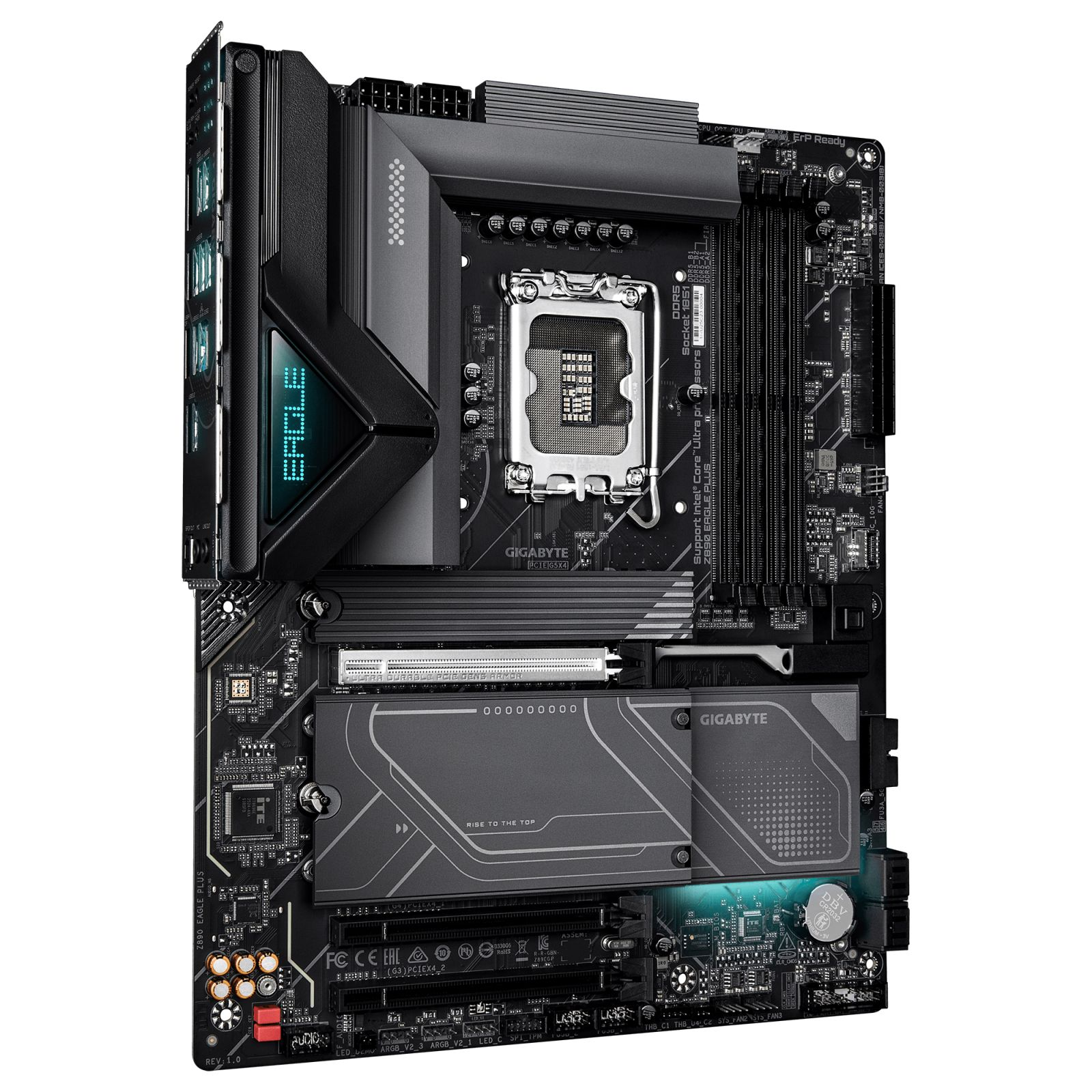 Una scheda madre Gigabyte nera con socket CPU, dissipatori e slot di espansione su sfondo bianco.