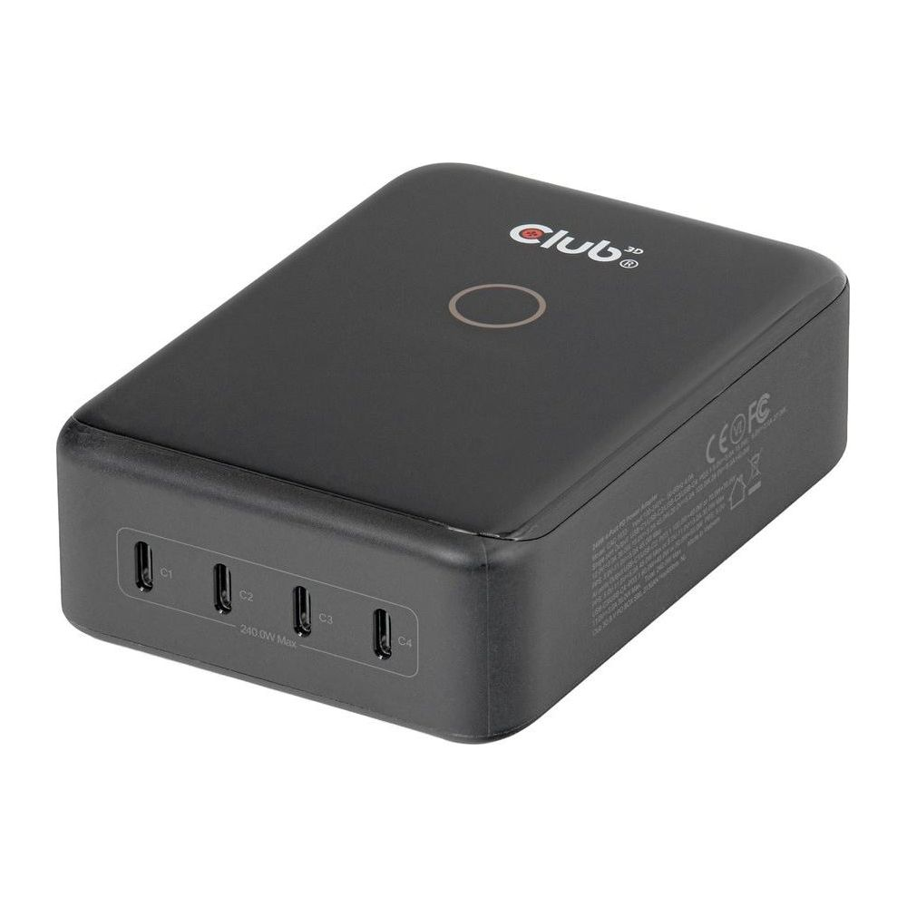 Ein schwarzes USB-C-Ladegerät mit vier Anschlüssen und der Aufschrift Club3D auf der Oberseite.