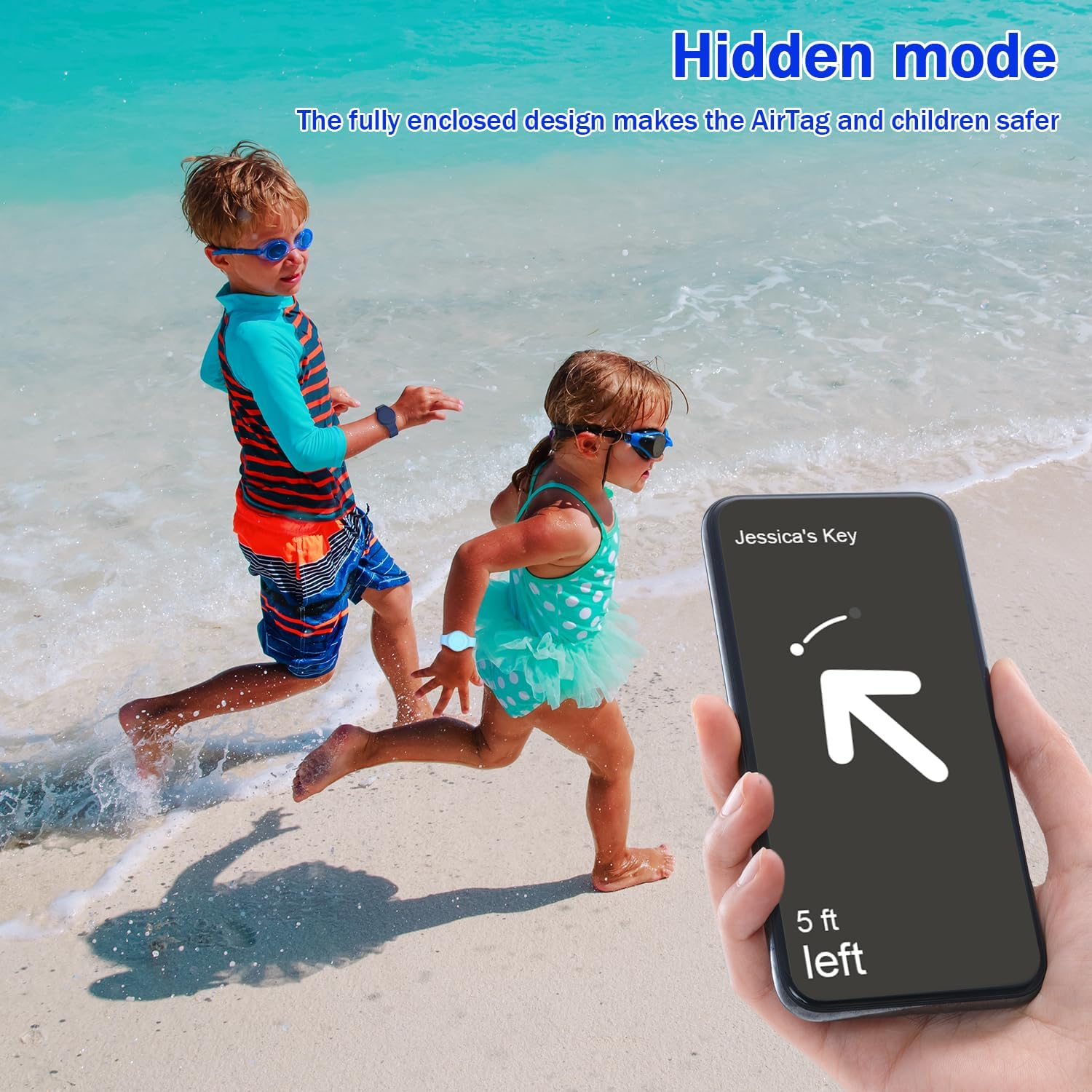 Zwei Kinder rennen am Strand, während eine Hand ein Smartphone mit einer Tracking-App zeigt.