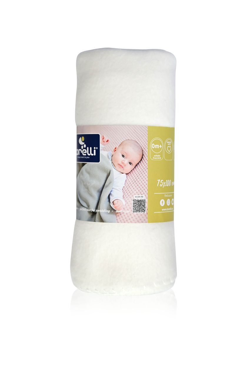 Aufgerollte weiße Babydecke mit einem Produktlabel mit Babyfoto.