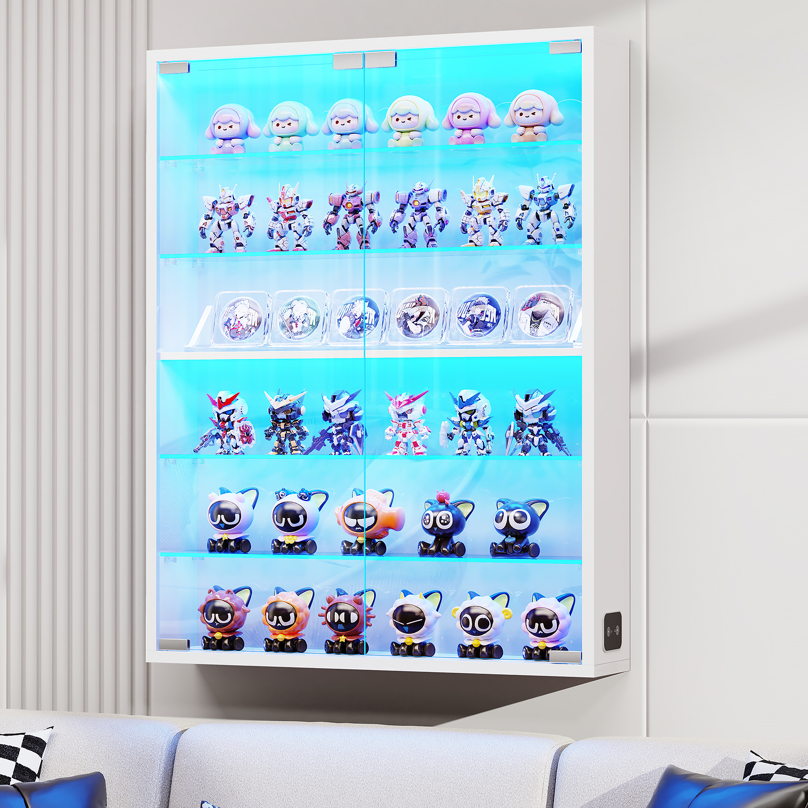 Beleuchtete Wandvitrine mit sechs Regalebenen voller bunter Anime- und Roboterfiguren.