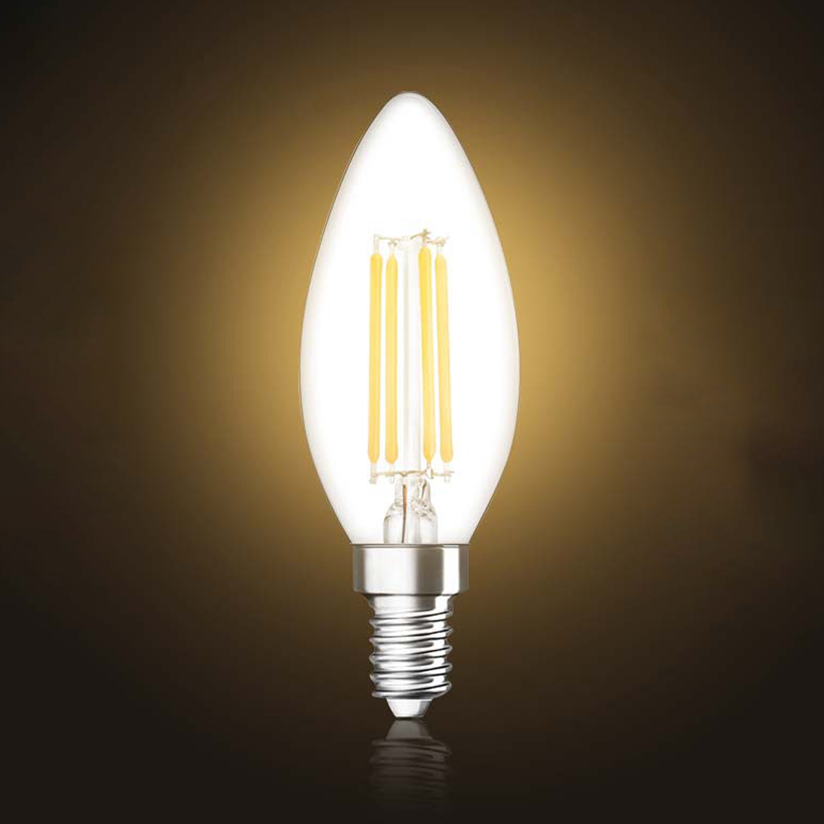 Eine brennende Kerzenform-LED-Lampe mit sichtbaren Fäden vor dunklem Hintergrund.