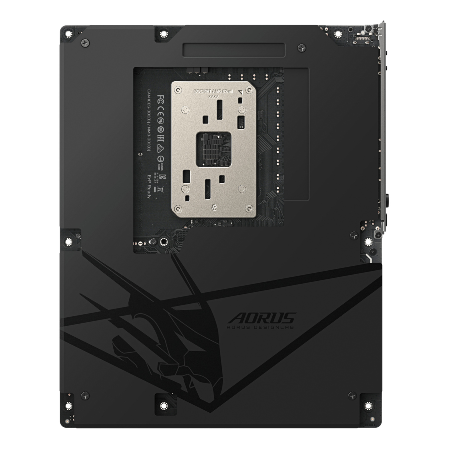 Retro di una scheda madre AORUS nera con staffa del socket argentata e logo.