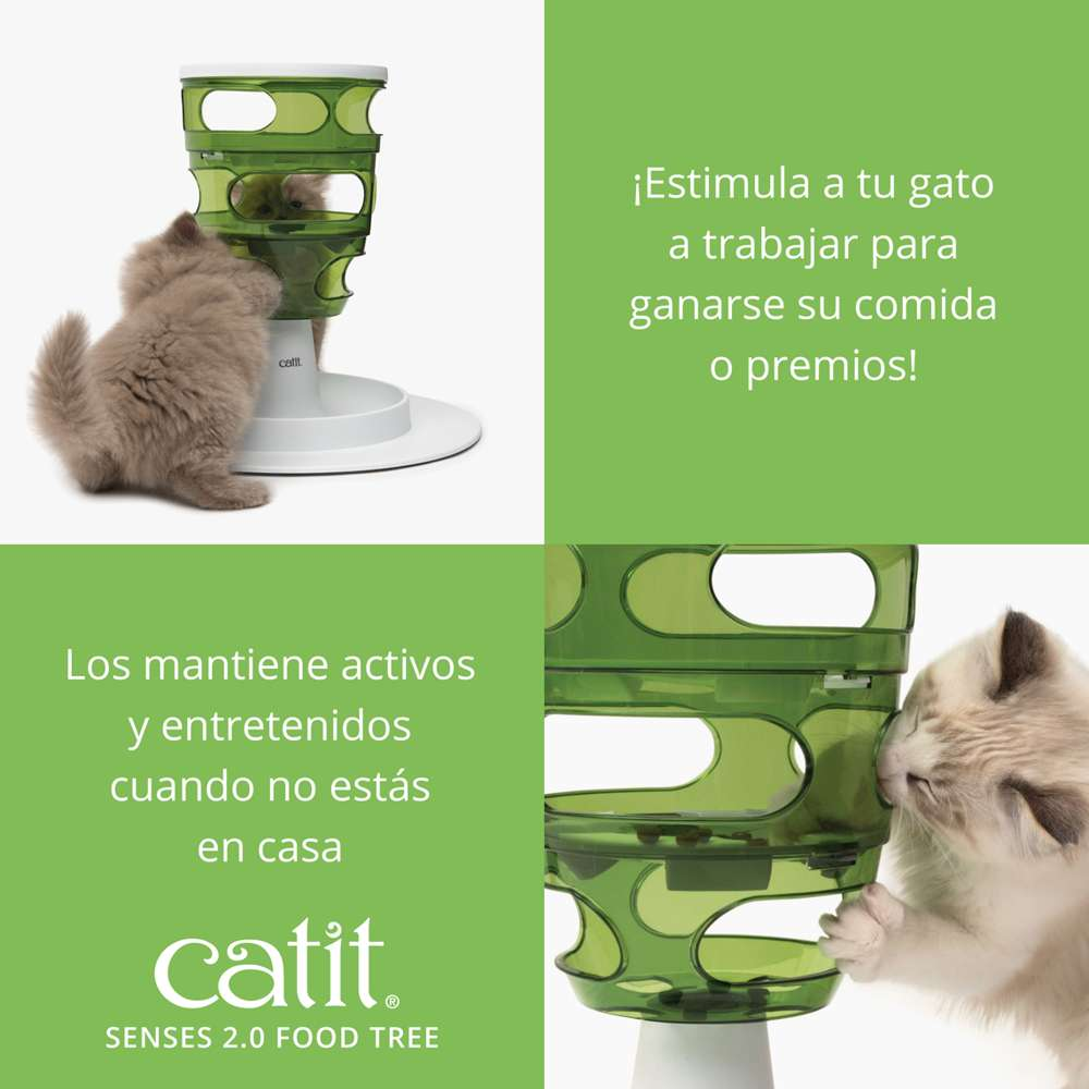 Un gato peludo juega con un comedero de juguete Catit verde y blanco, mostrado con texto en español.