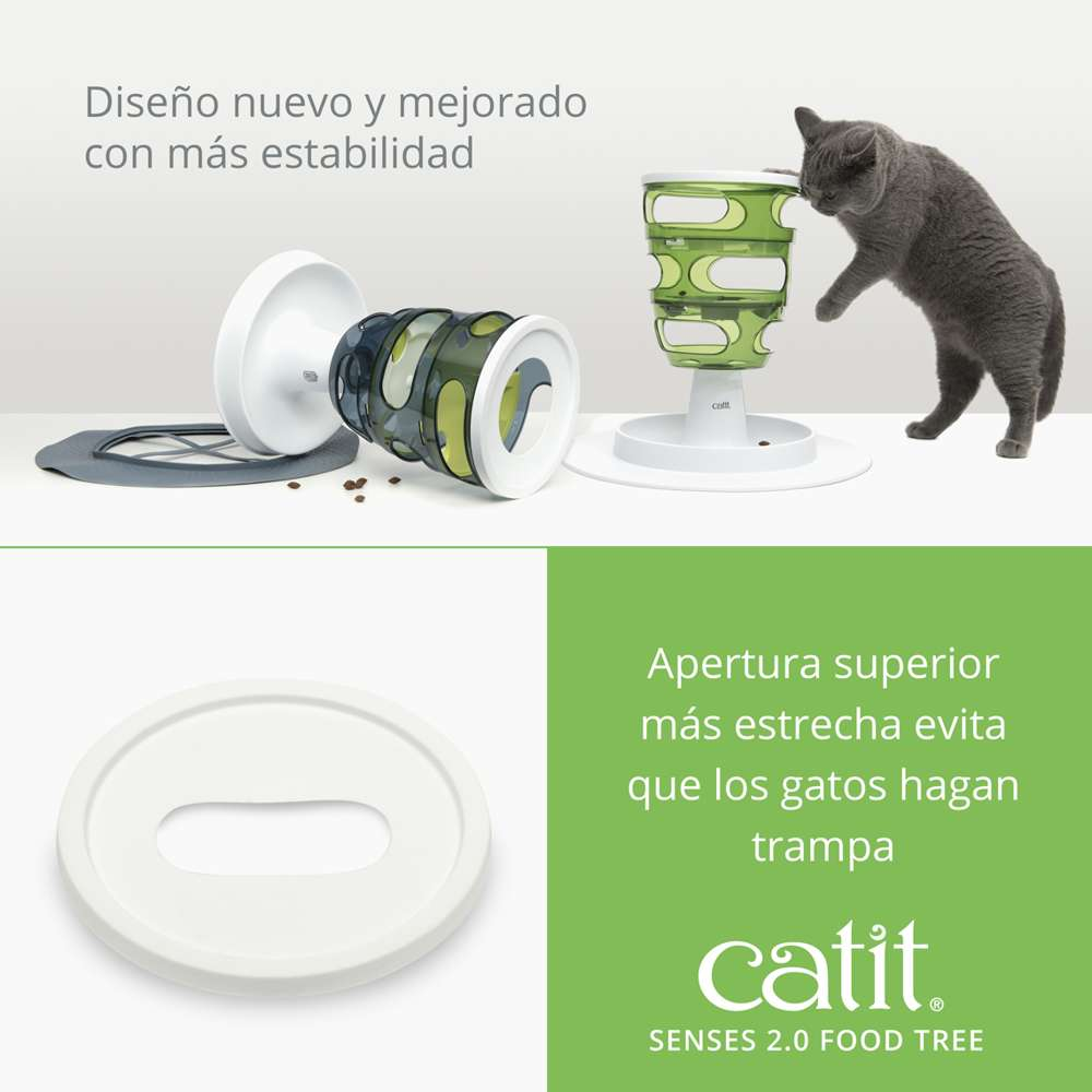 Un gato gris juega con un árbol de comida Catit Senses 2.0 verde y blanco.
