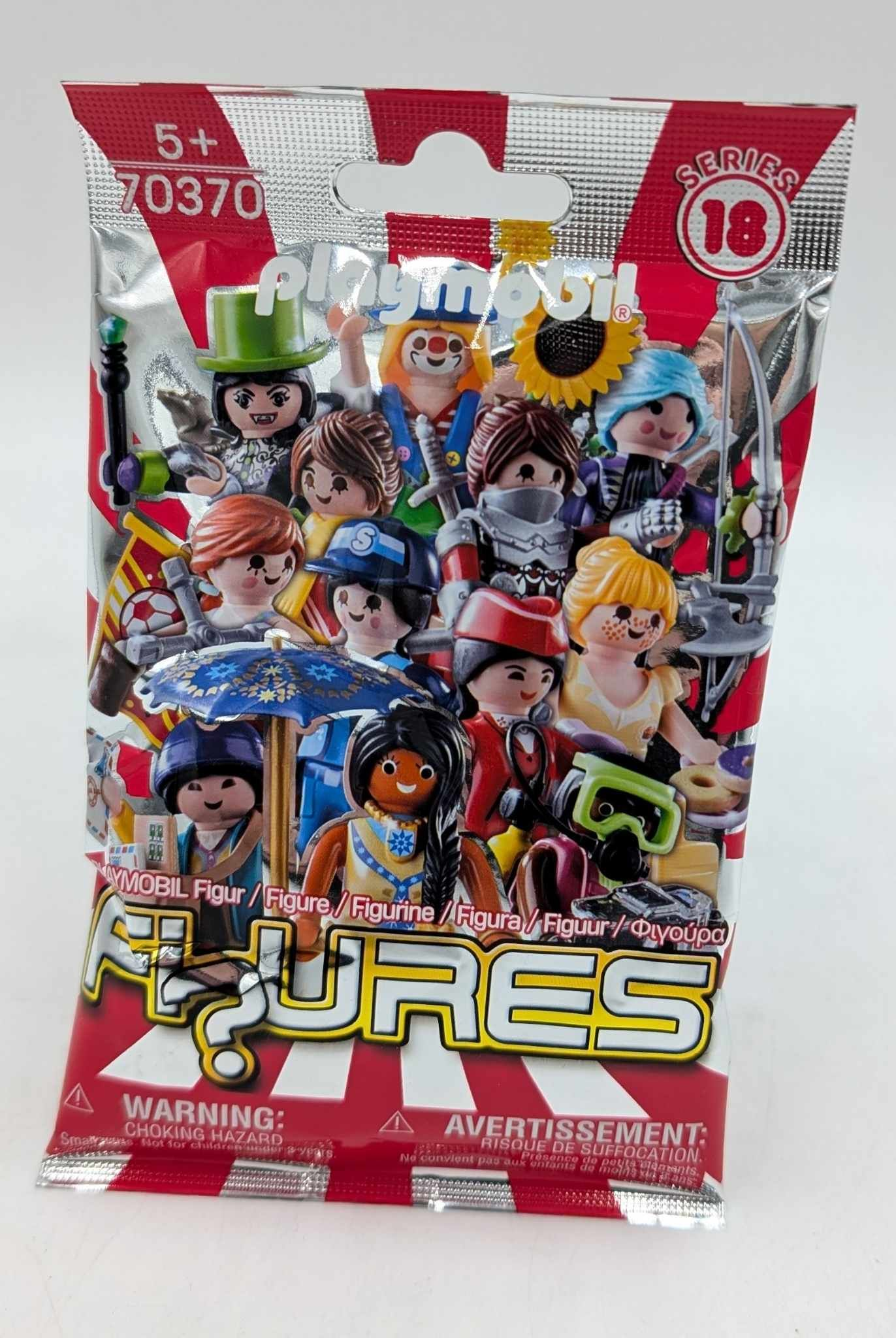 Playmobil Figures Serie 18 Überraschungstüte mit rot-weiß gestreiftem Hintergrund und verschiedenen Figuren.