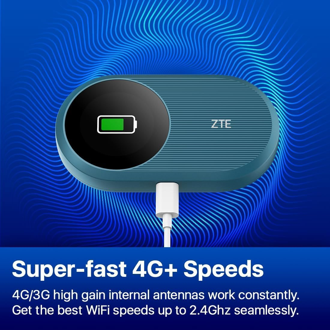 Niebieskie urządzenie ZTE podłączone do kabla ładującego z tekstem o prędkościach 4G+.