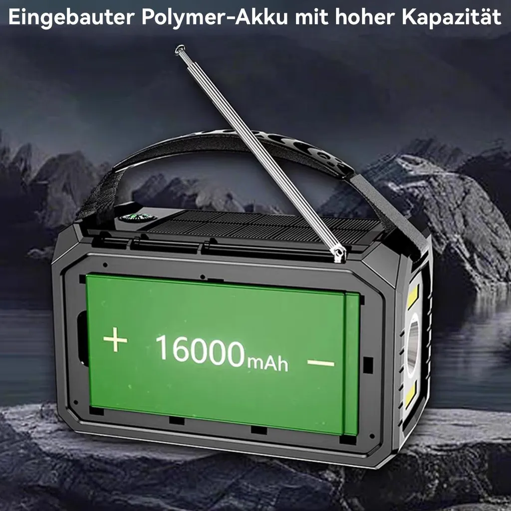 Ein schwarzes Notfallradio mit grünem 16000mAh Akku, Antenne und Griff vor dunkler Bergkulisse.