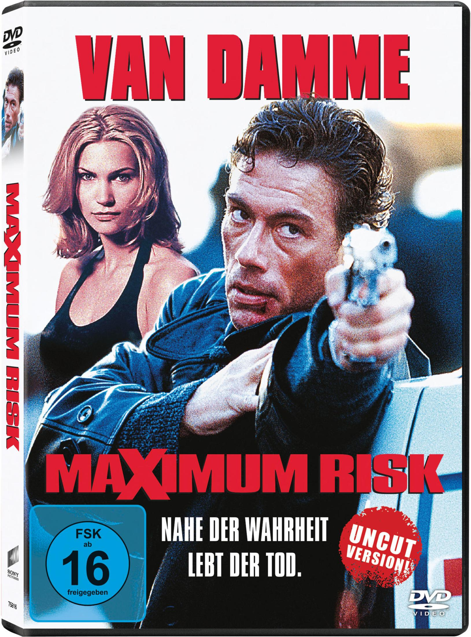 DVD-Cover von Maximum Risk mit Jean-Claude Van Damme, der eine Waffe hält, und einer Frau im Hintergrund.