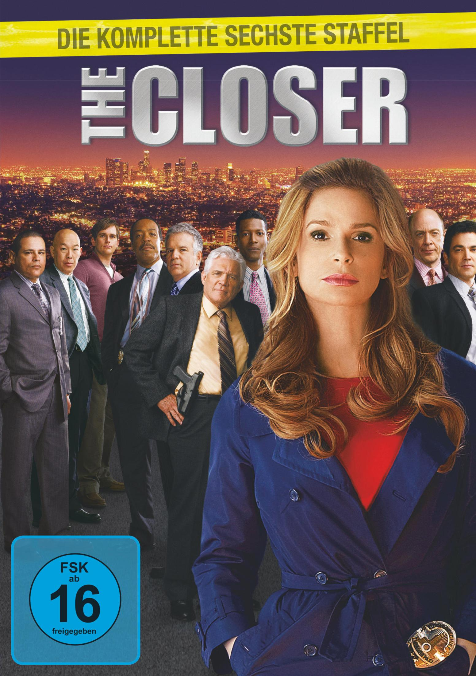 DVD-Cover von The Closer Staffel 6 mit Kyra Sedgwick im Vordergrund und dem Team vor der Skyline von Los Angeles.